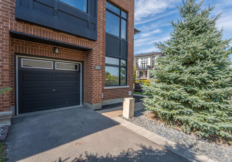 96-stockholm-private-ottawa-ontario-x12398539
