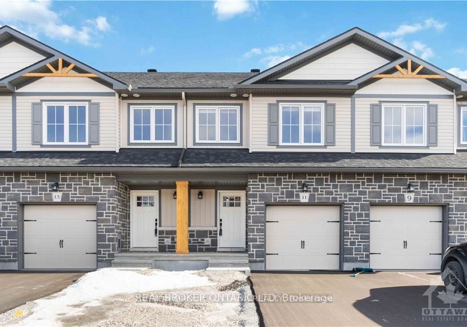 13-whitcomb-crescent-smiths-falls-ontario-x12398792