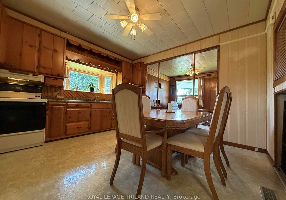 8182-ravenswood-line-lambton-shores-ontario-x12398939