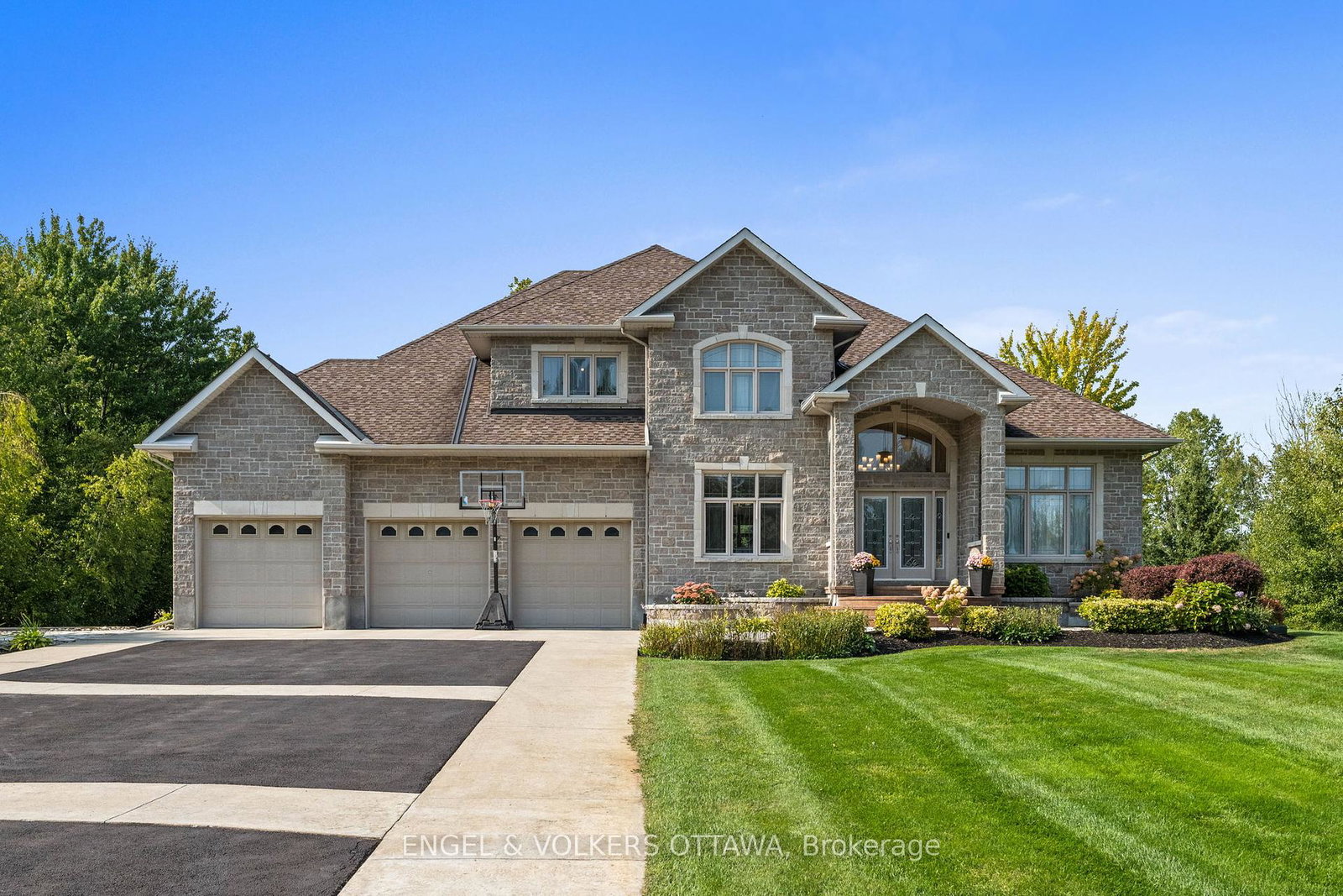 1028-rick-hansen-crescent-ottawa-ontario-x12399560