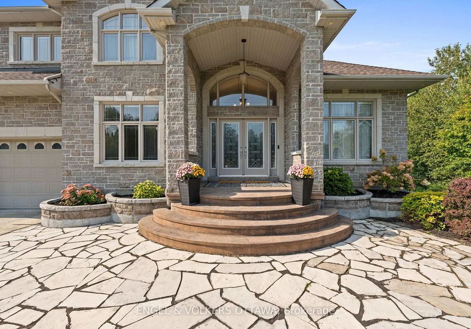 1028-rick-hansen-crescent-ottawa-ontario-x12399560