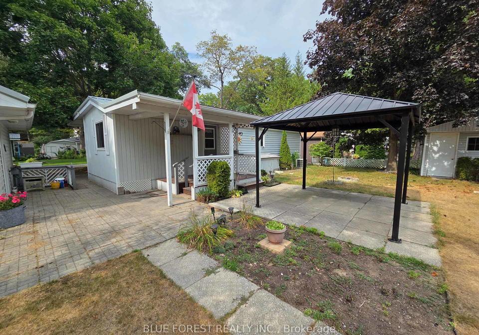 9910-northville-crescent-lambton-shores-ontario-x12401523