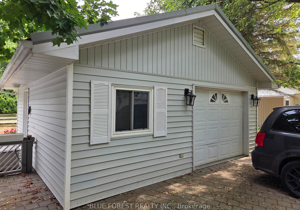 9910-northville-crescent-lambton-shores-ontario-x12401523
