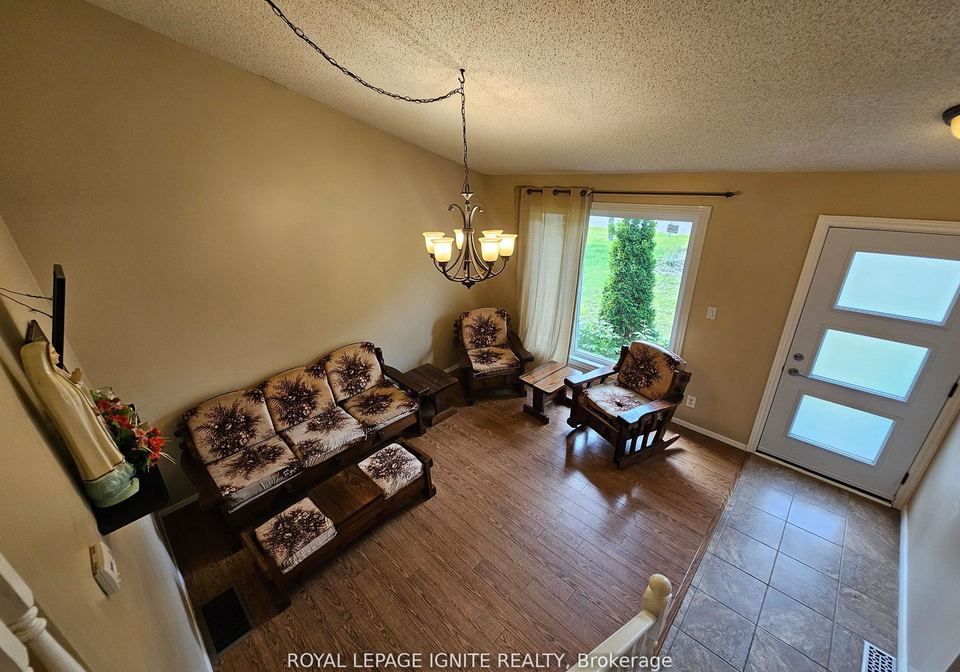 253-woodland-drive-n-selwyn-ontario-x12401598
