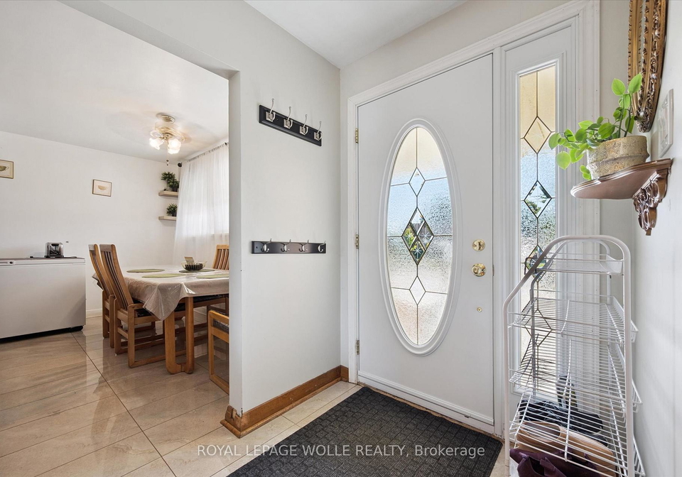 18-cambridge-avenue-kitchener-ontario-x12402141