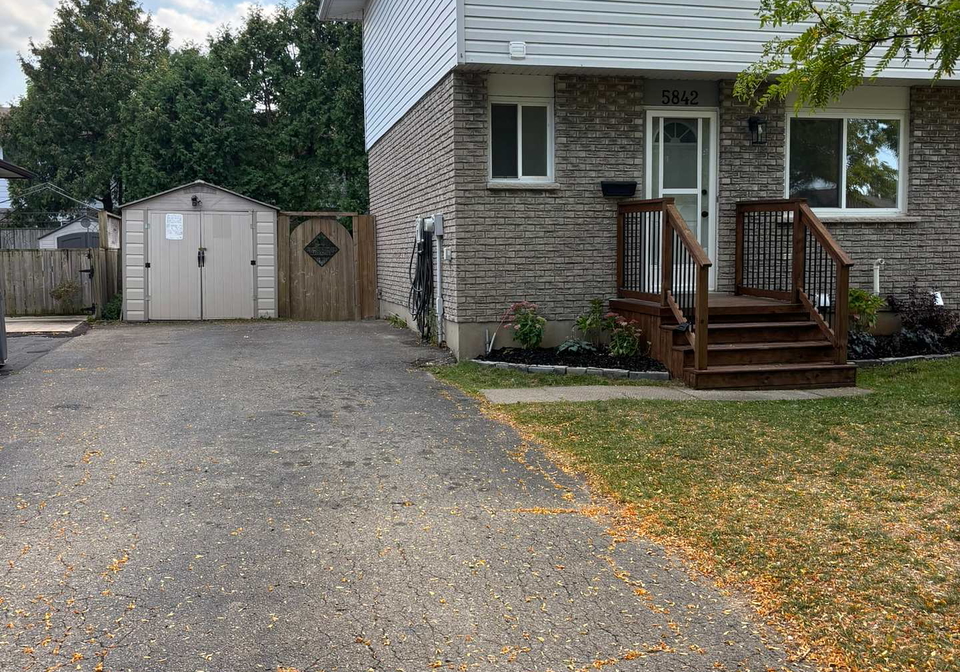 5842-frontenac-street-niagara-falls-ontario-x12402485