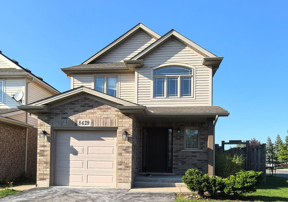 8429-kelsey-crescent-niagara-falls-ontario-x12402969