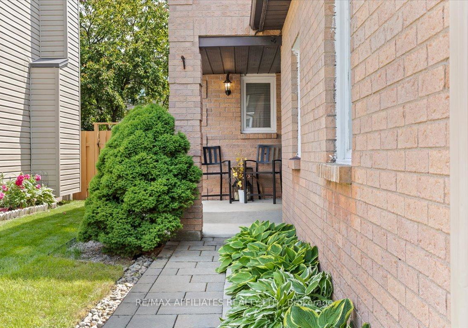 300-sylvie-terrace-ottawa-ontario-x12403610