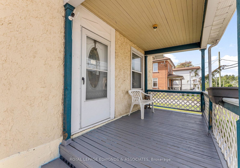 916-street-w-pembroke-ontario-x12404982