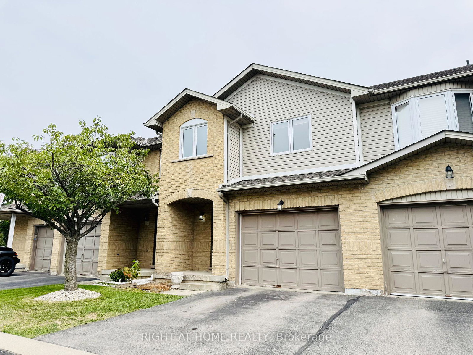 800-paramount-drive-hamilton-ontario-x12405575