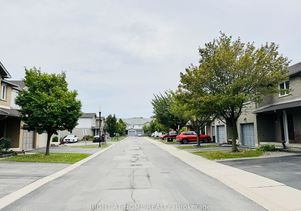 800-paramount-drive-hamilton-ontario-x12405575