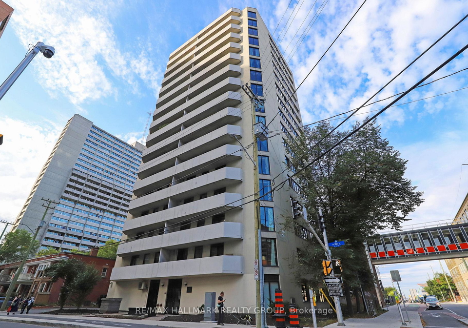 200-bay-street-ottawa-ontario-x12405725