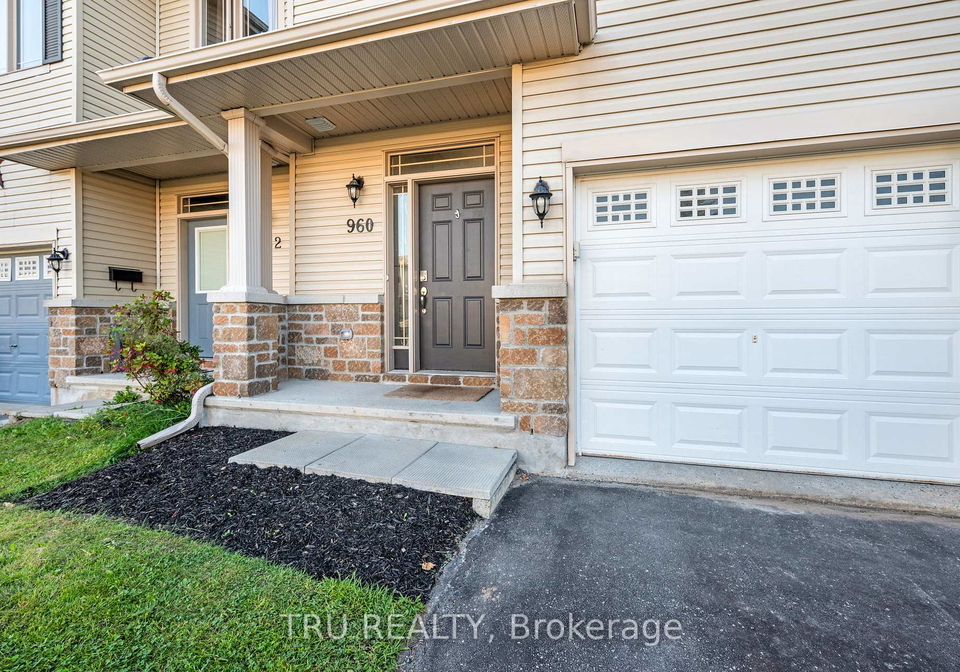 960-linaria-walk-ottawa-ontario-x12405765