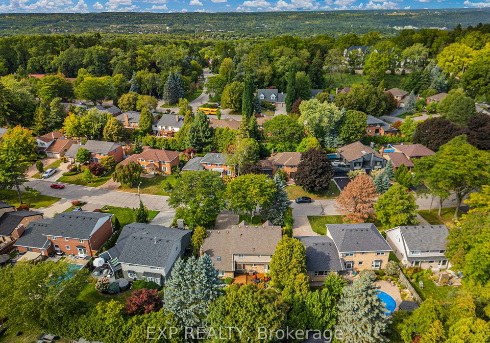 158-broad-leaf-crescent-hamilton-ontario-x12406530