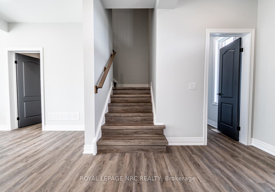 121a-moffatt-street-st-catharines-ontario-x12406744