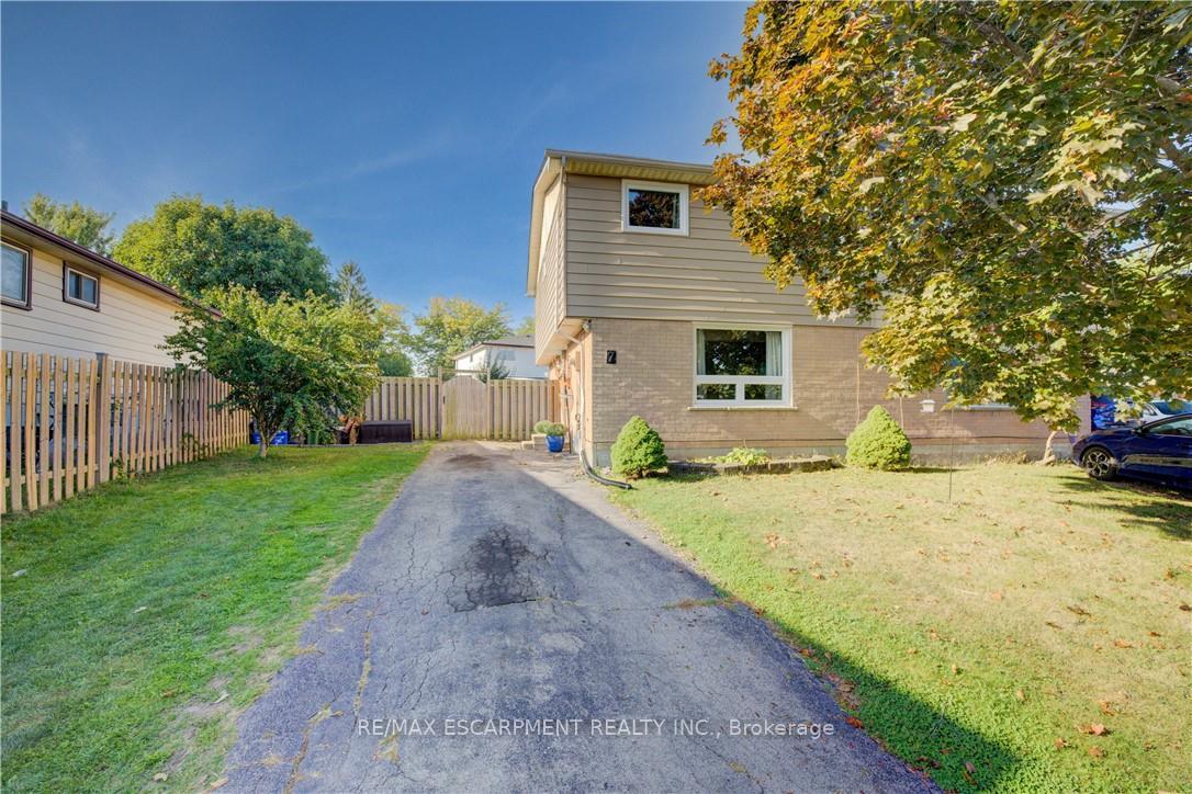 7-fuller-court-hamilton-ontario-x12406843