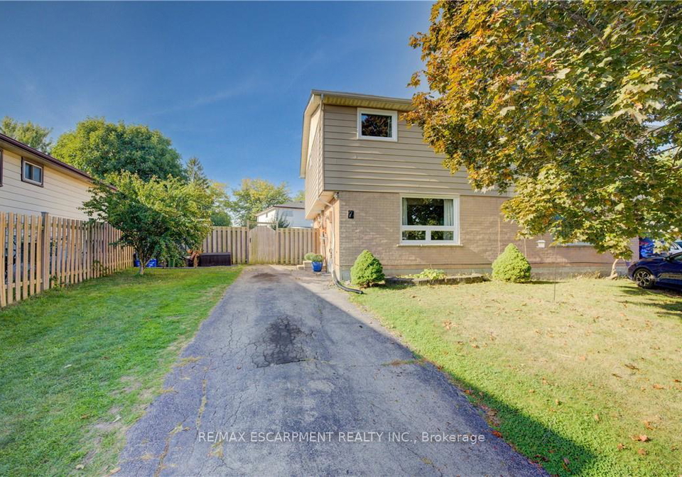 7-fuller-court-hamilton-ontario-x12406843