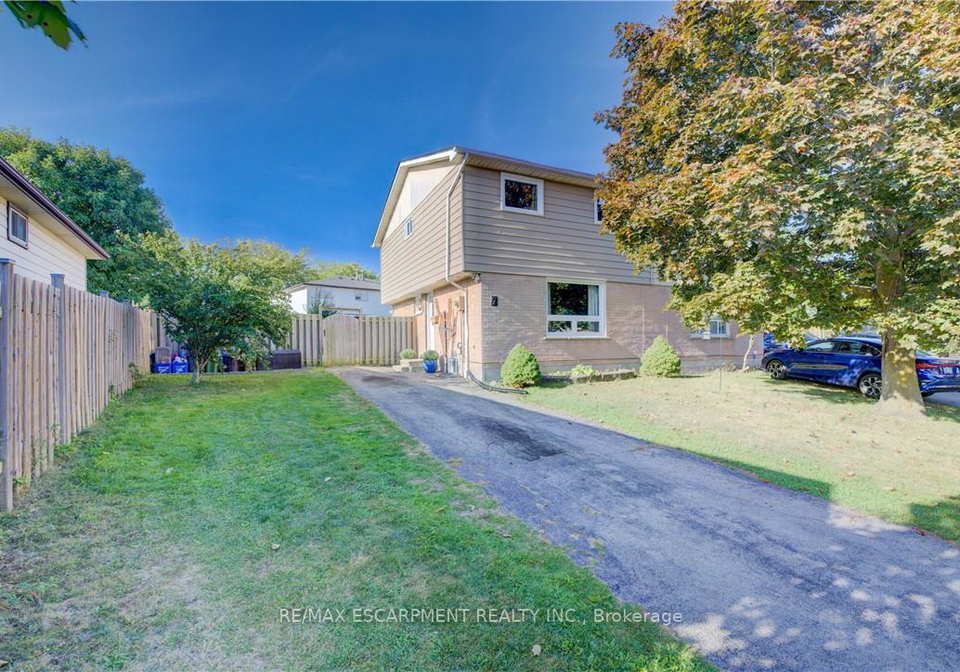 7-fuller-court-hamilton-ontario-x12406843