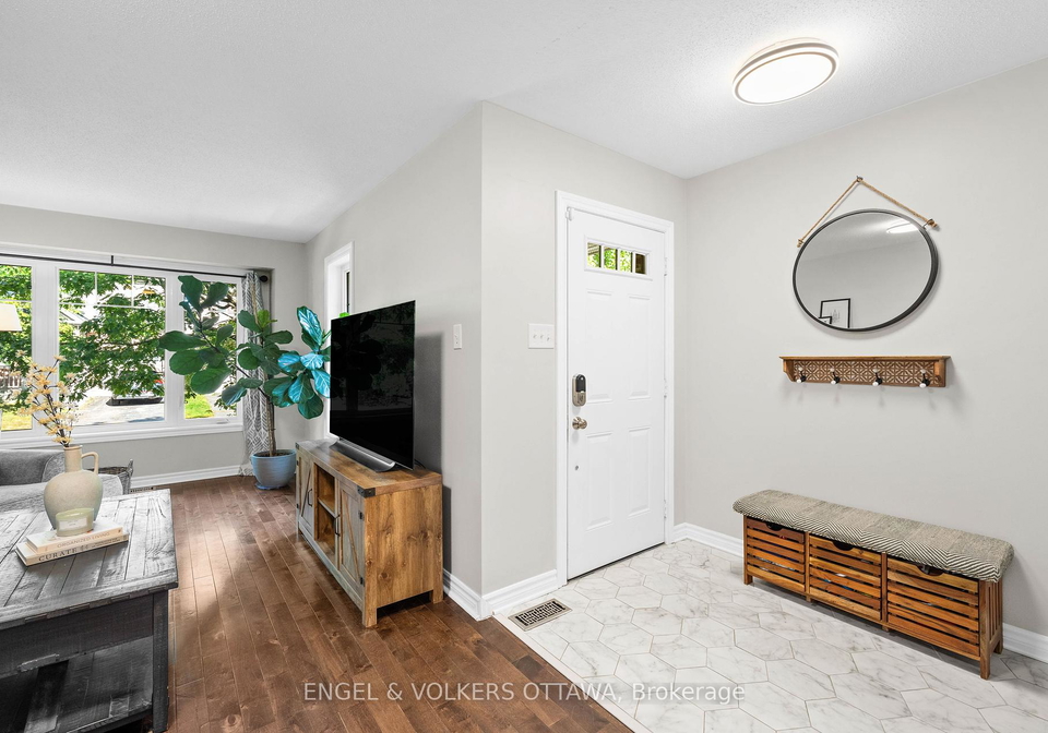 416-vendevale-avenue-ottawa-ontario-x12408751