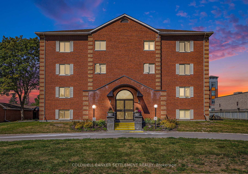 10-armstrong-drive-smiths-falls-ontario-x12408861