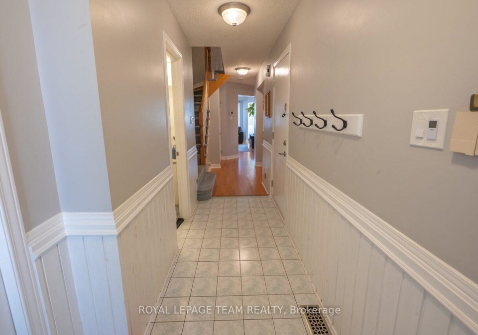 19-locheland-crescent-ottawa-ontario-x12409009
