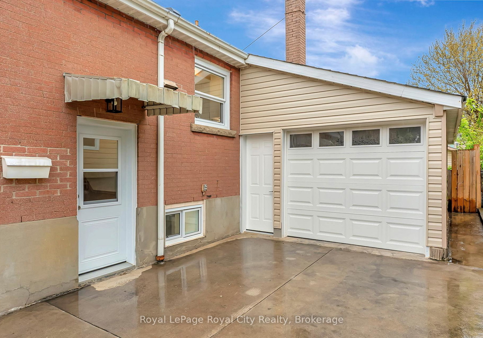 379-east-27th-street-hamilton-ontario-x12409362