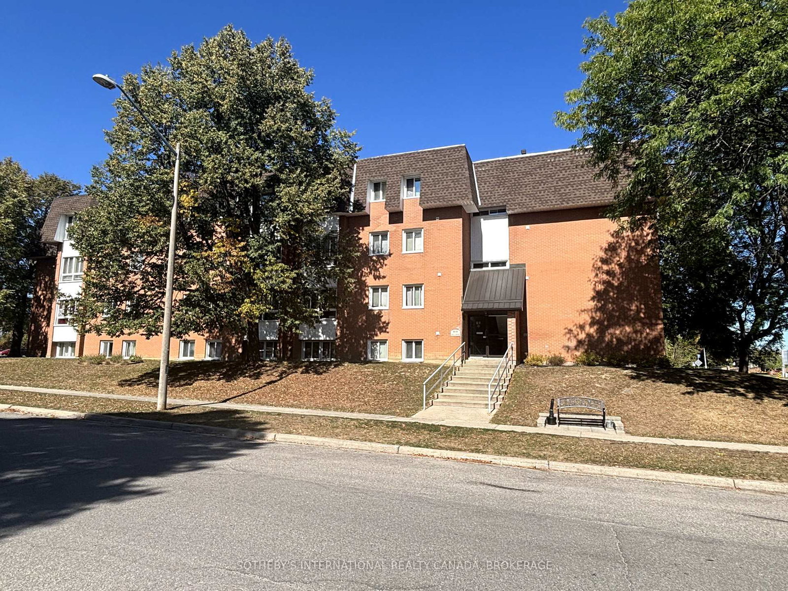 810-kyle-court-brockville-ontario-x12409924