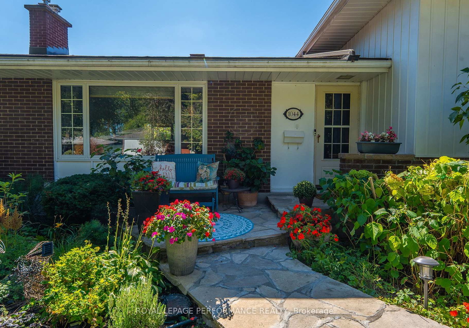1044-cromwell-drive-ottawa-ontario-x12410838