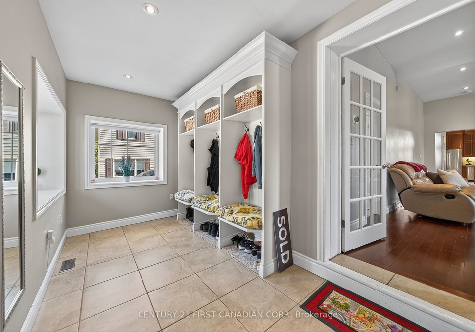 160-catherine-street-north-middlesex-ontario-x12411464