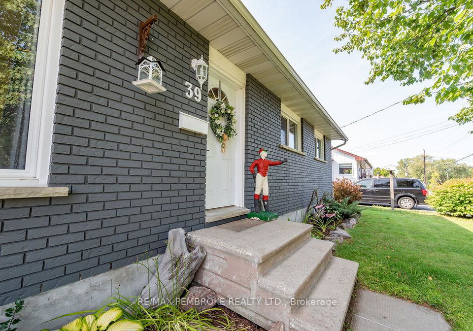 39-mary-street-petawawa-ontario-x12411652