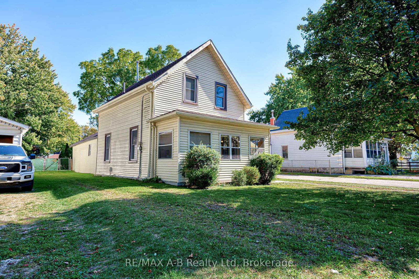 137-dufferin-street-stratford-ontario-x12411938