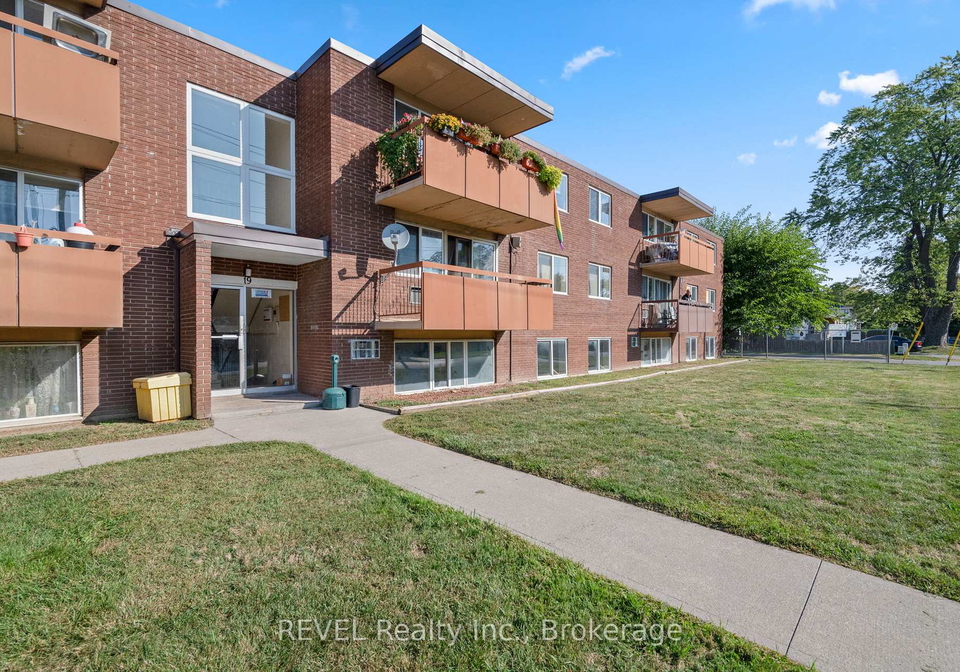 19-manchester-avenue-st-catharines-ontario-x12412111