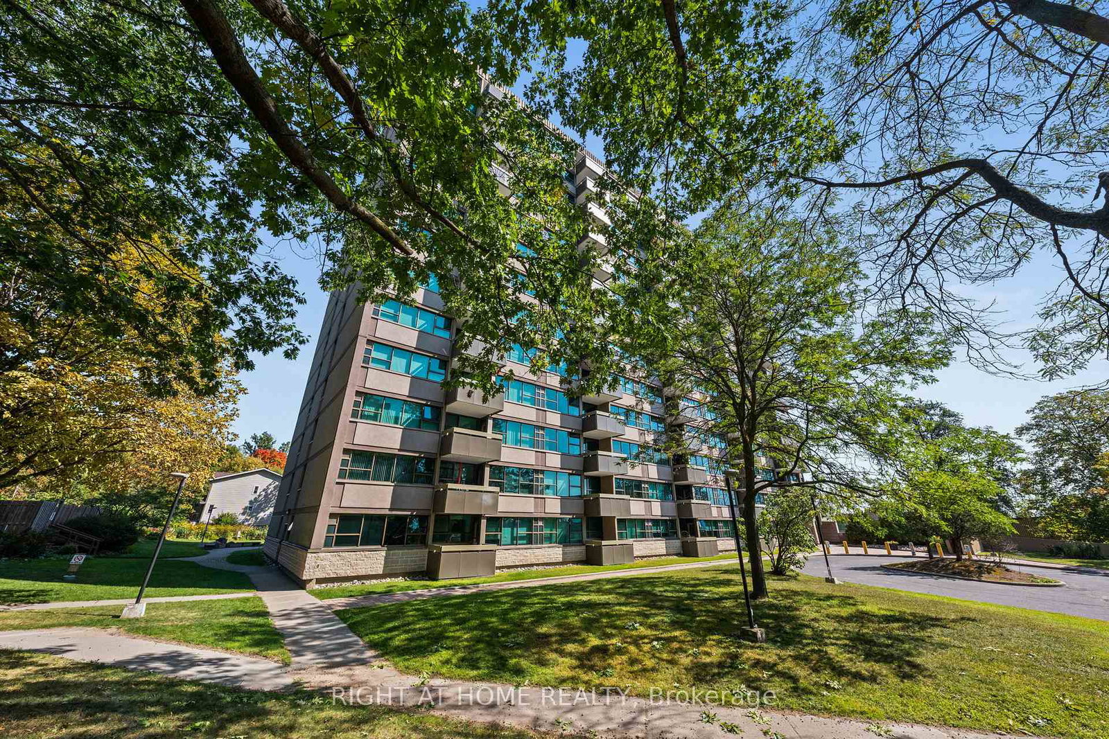 555-brittany-drive-ottawa-ontario-x12412373