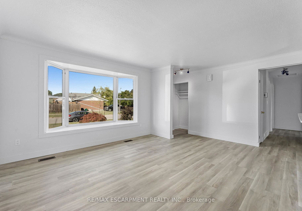 110-pinehurst-drive-welland-ontario-x12412596