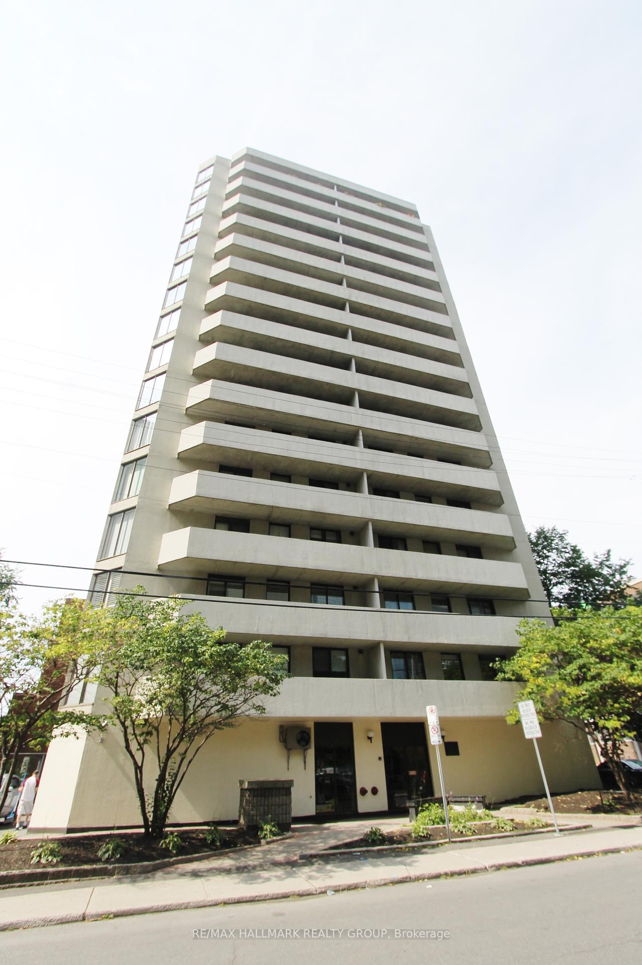 200-bay-street-ottawa-ontario-x12412606