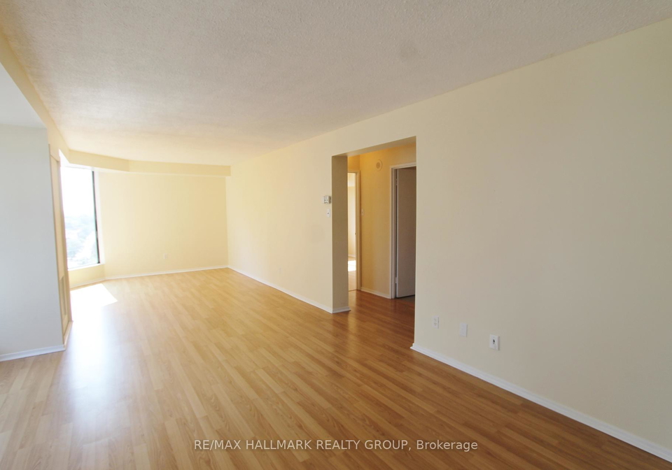 200-bay-street-ottawa-ontario-x12412606