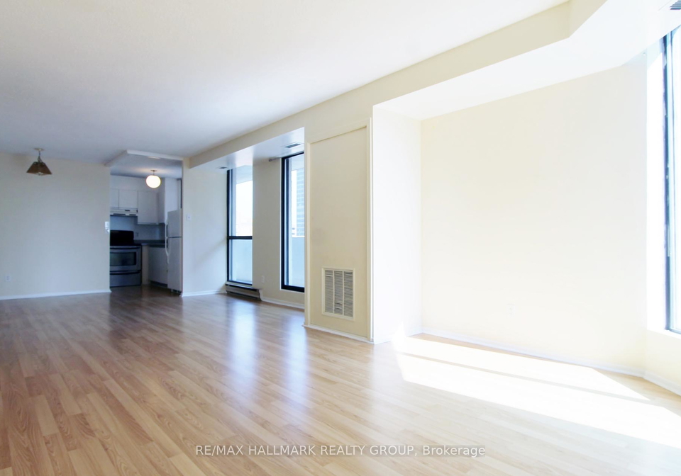 200-bay-street-ottawa-ontario-x12412606