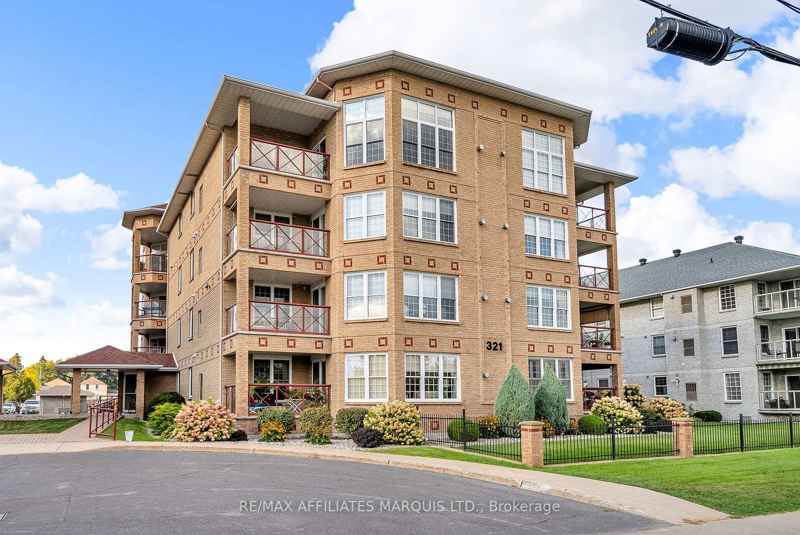 321-water-street-w-cornwall-ontario-x12415987