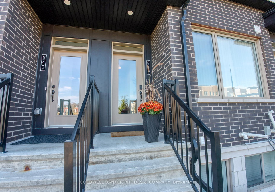 840-mikinak-road-ottawa-ontario-x12416258