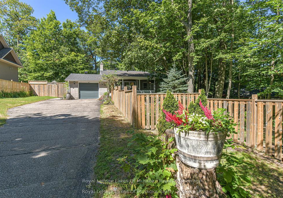 115-douglas-street-gravenhurst-ontario-x12417211