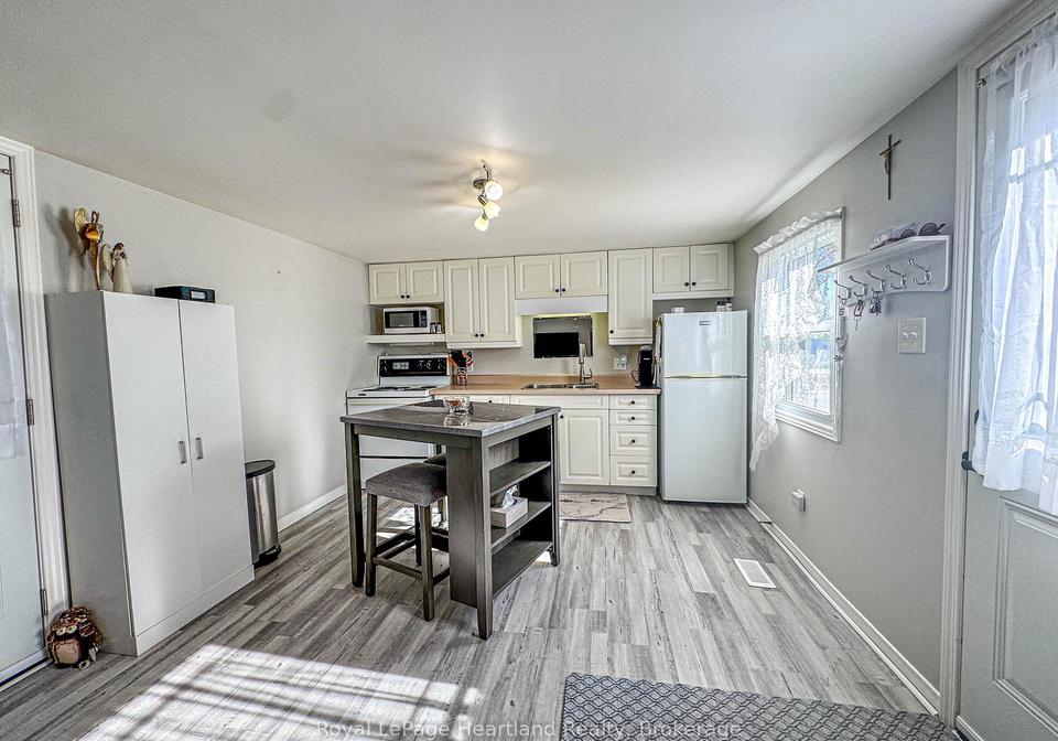 30-young-street-w-minto-ontario-x12418122
