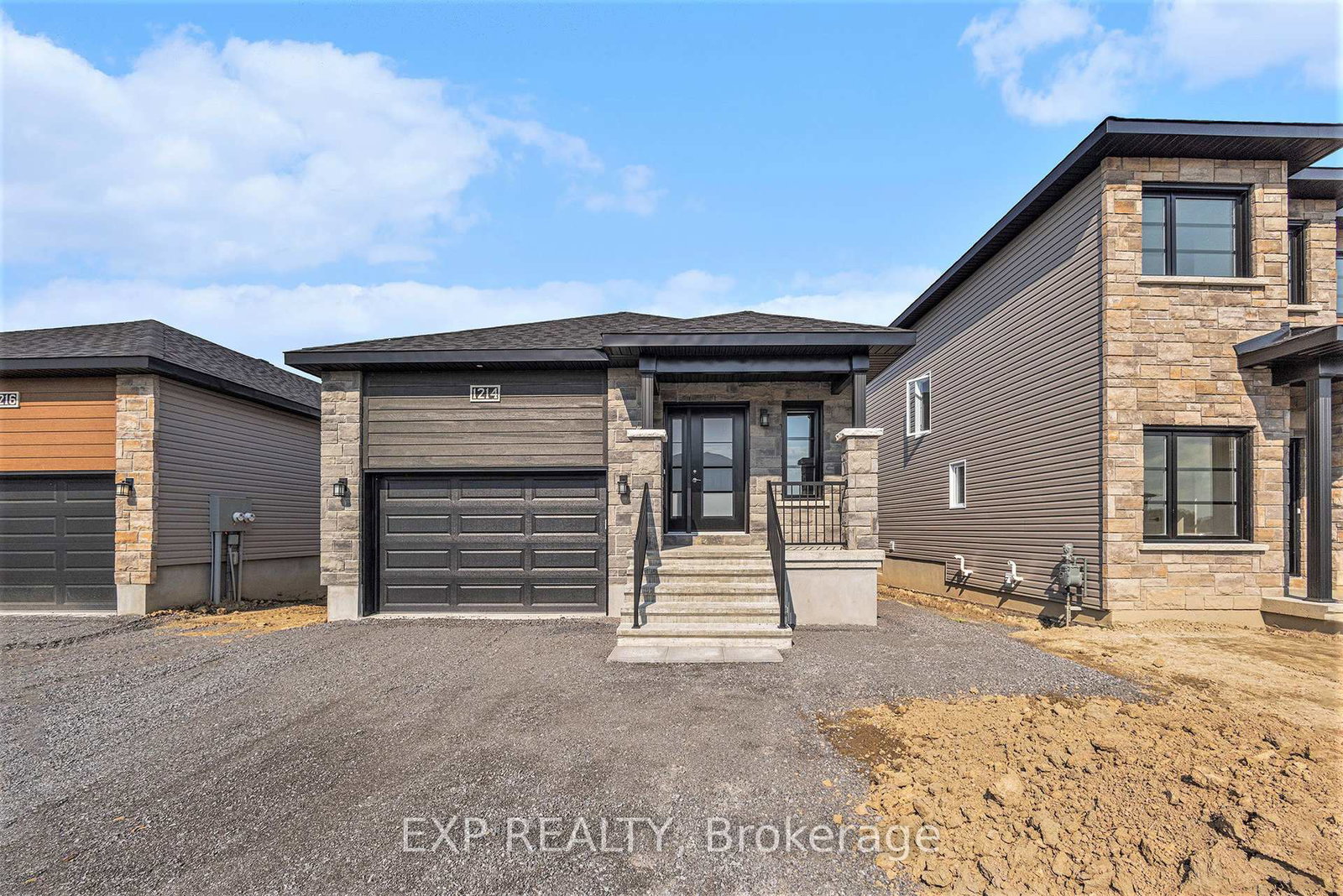 1214-montblanc-crescent-russell-ontario-x12419388