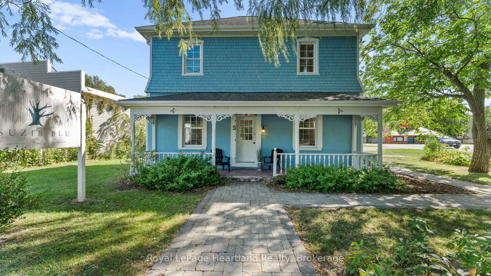 5-the-square-bluewater-ontario-x12419523