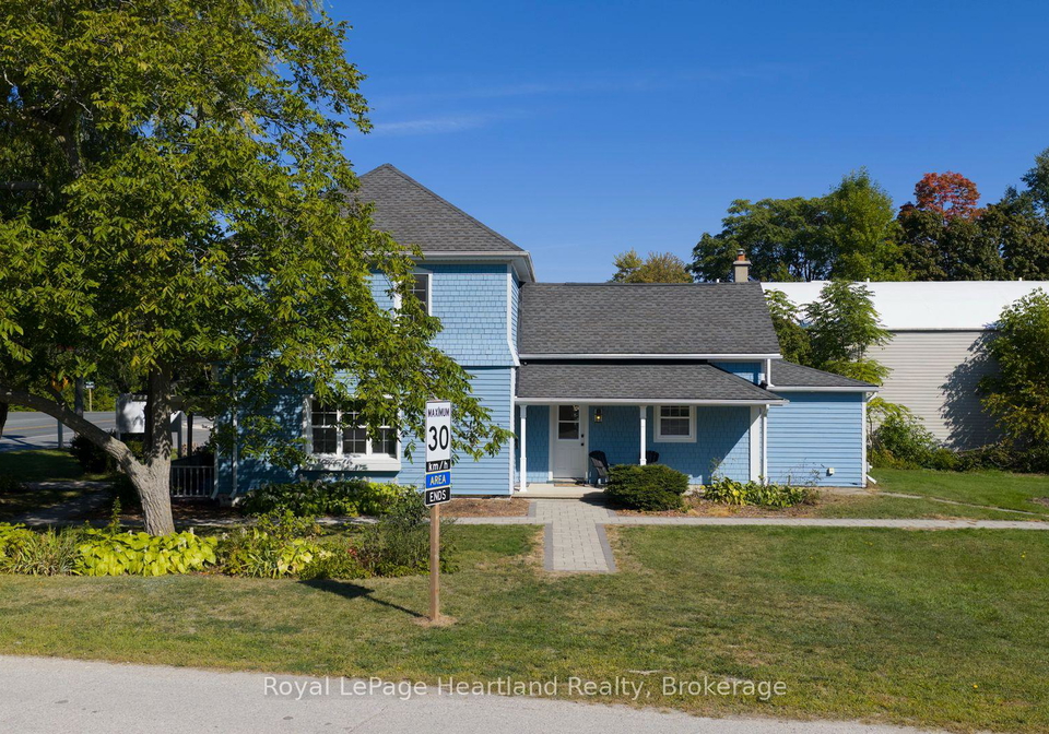 5-the-square-bluewater-ontario-x12419523