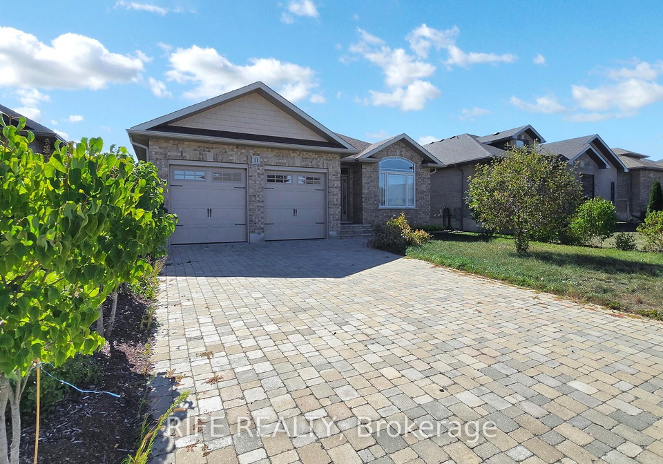 11-crews-crescent-w-quinte-west-ontario-x12420636