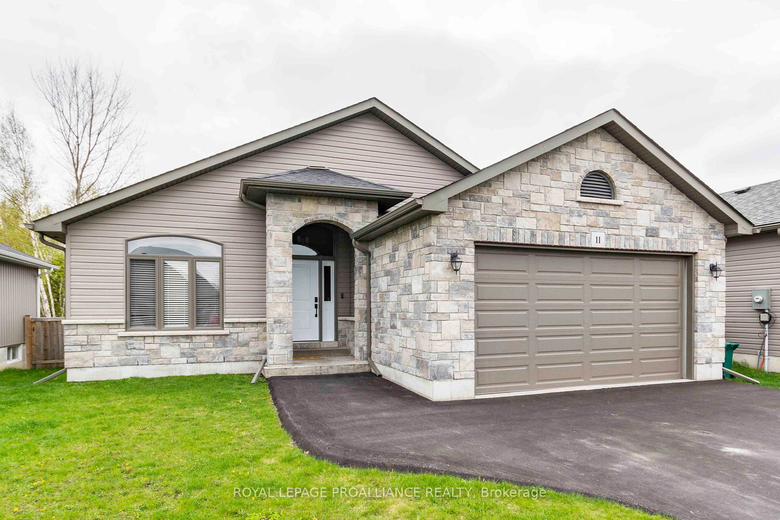 11-brookfield-crescent-quinte-west-ontario-x12420911