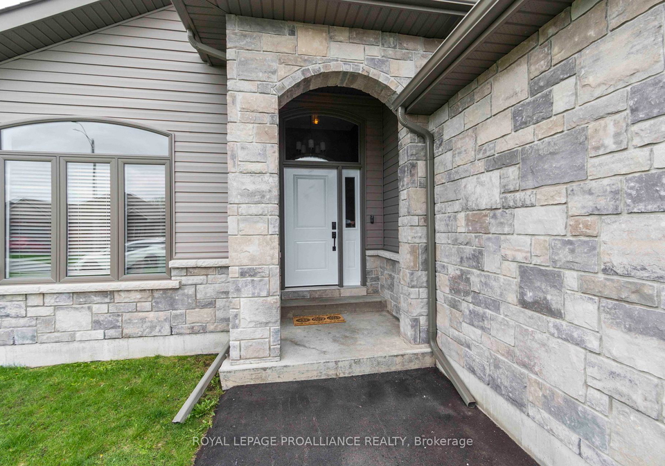 11-brookfield-crescent-quinte-west-ontario-x12420911