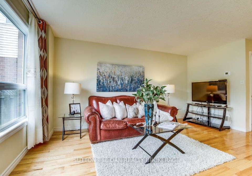 1061-crosscreek-crescent-london-east-ontario-x12421322
