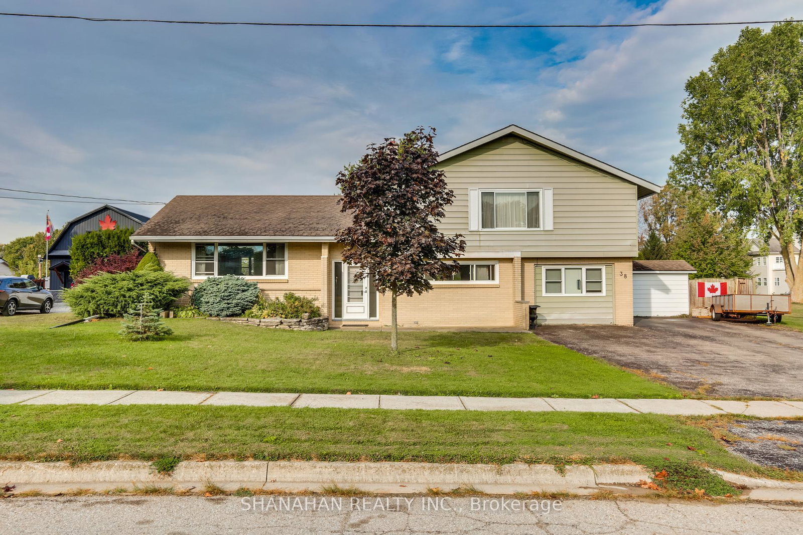 38-street-warwick-ontario-x12421401