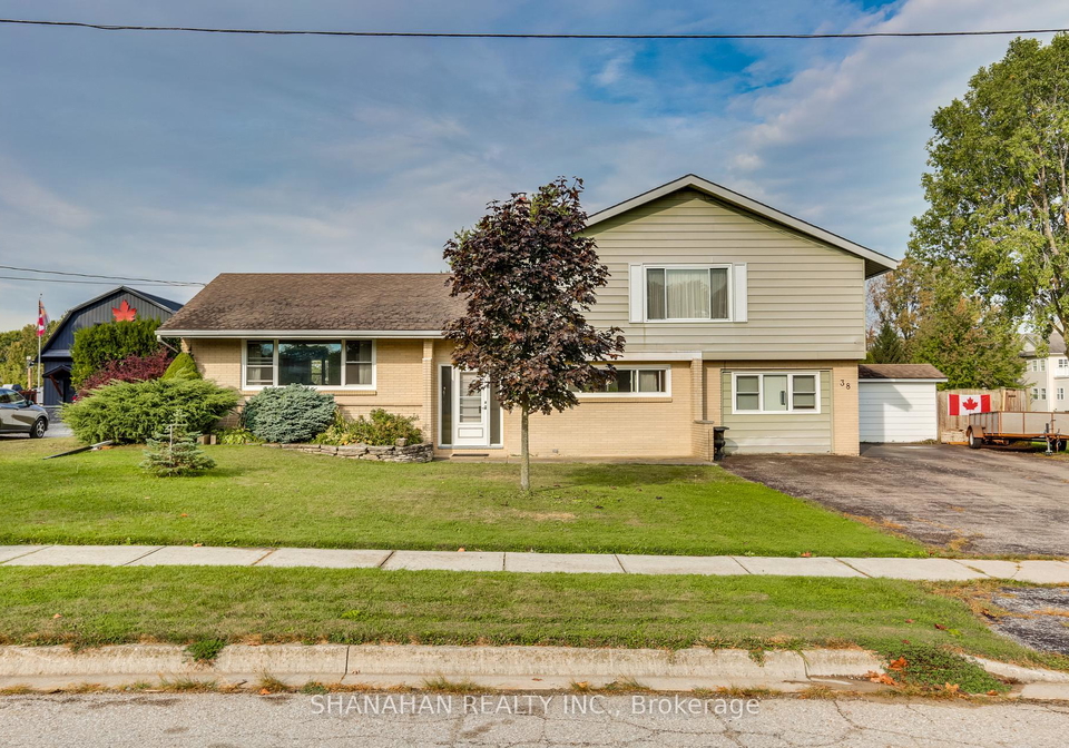38-street-warwick-ontario-x12421401